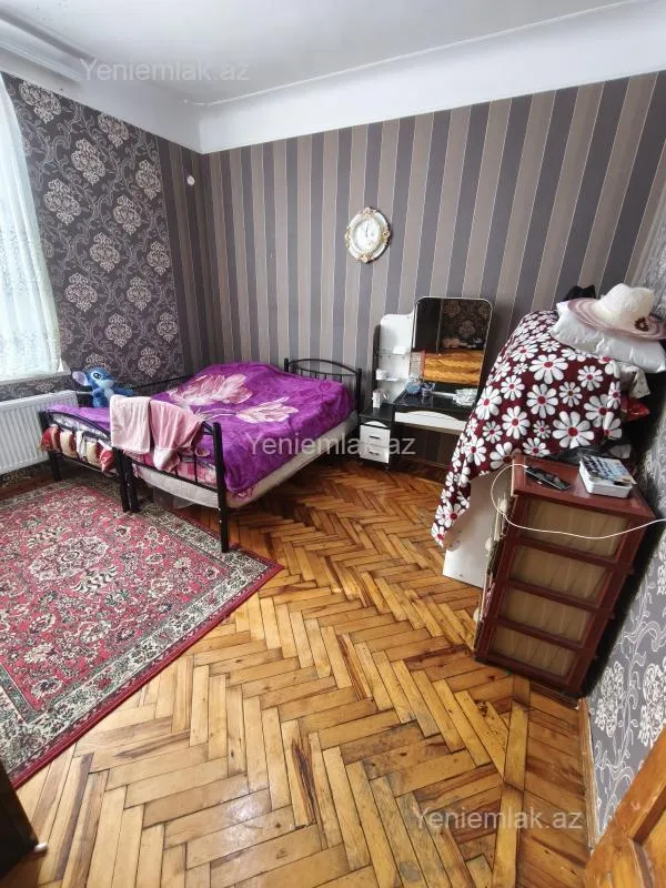 Satılır 2 otaqlı köhnə tikili 55 m²