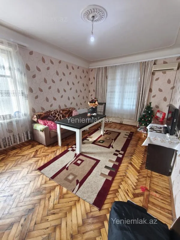 Satılır 2 otaqlı köhnə tikili 55 m²