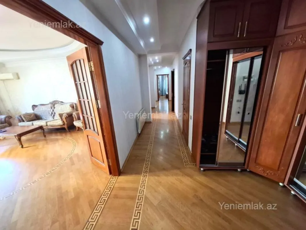Satılır 4 otaqlı yeni tikili 150 m²