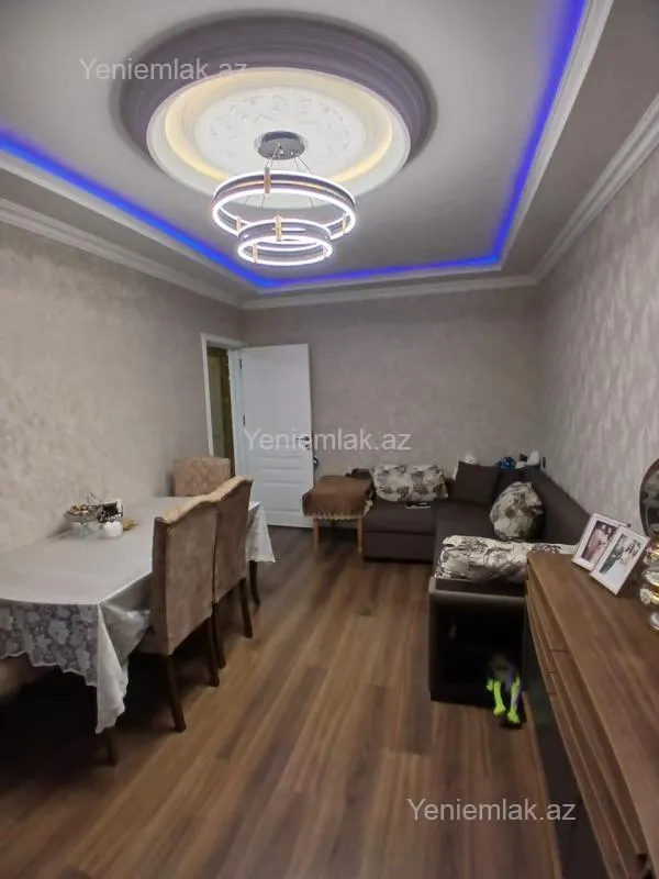 Satılır 2 otaqlı köhnə tikili 60 m²