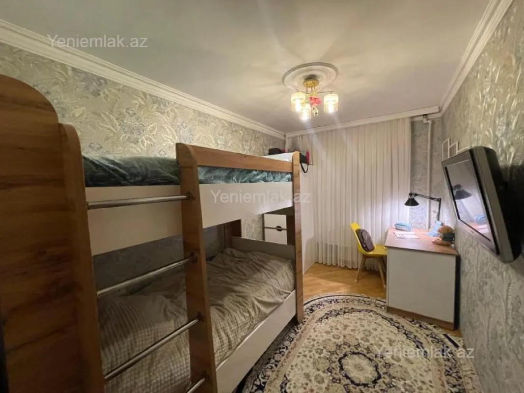 Satılır 3 otaqlı köhnə tikili 80 m²