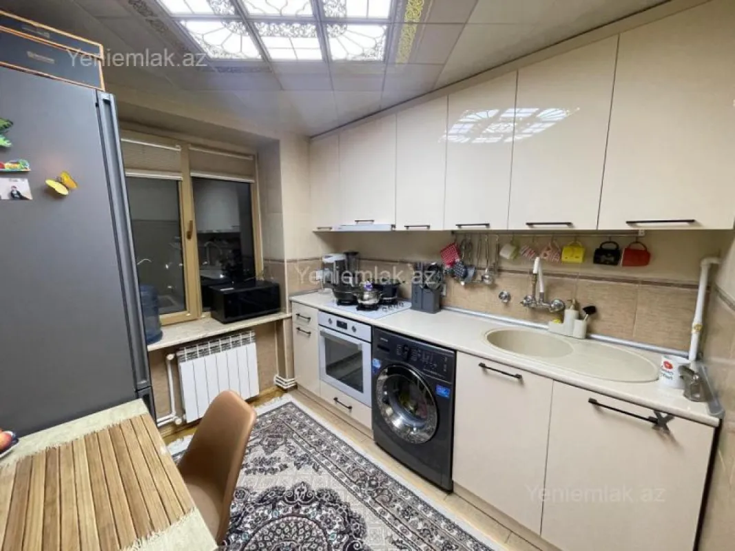 Satılır 3 otaqlı köhnə tikili 80 m²