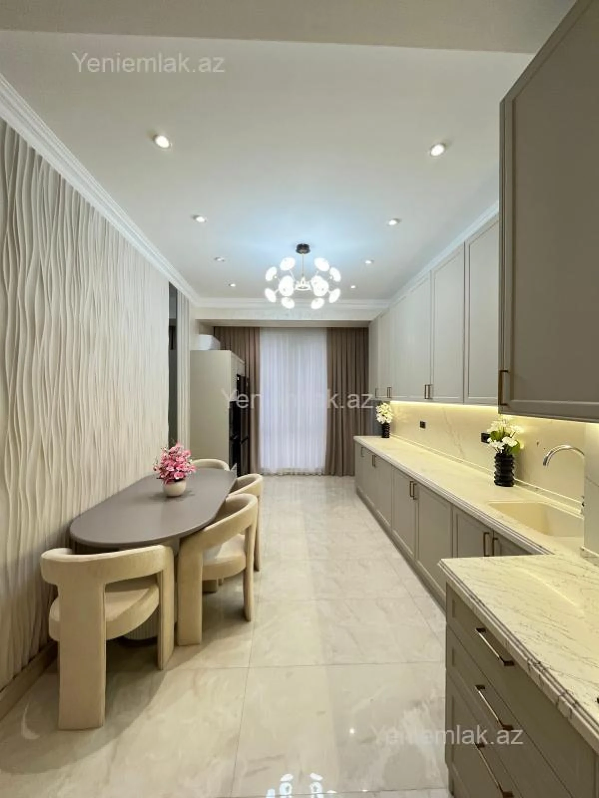 Satılır 3 otaqlı yeni tikili 155 m²