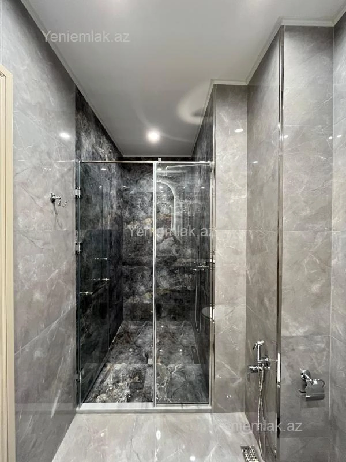 Satılır 3 otaqlı yeni tikili 155 m²