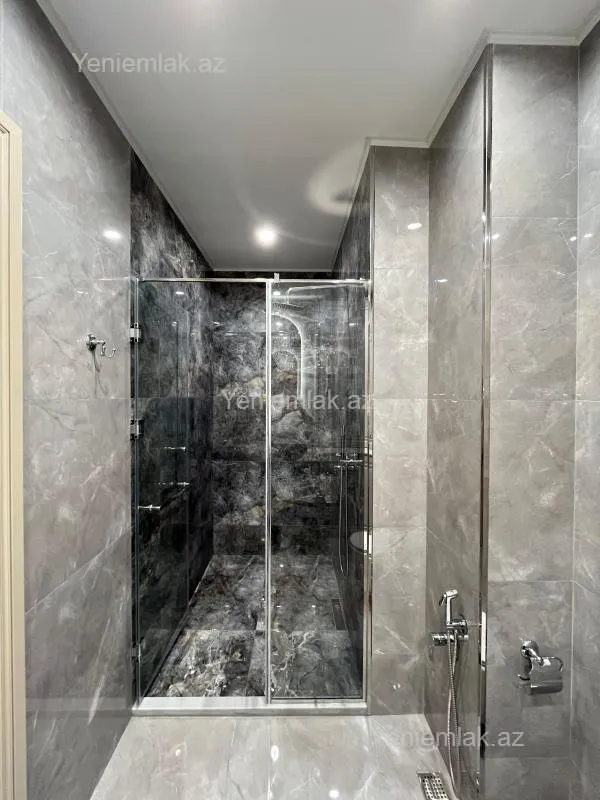 Satılır 3 otaqlı yeni tikili 155 m²