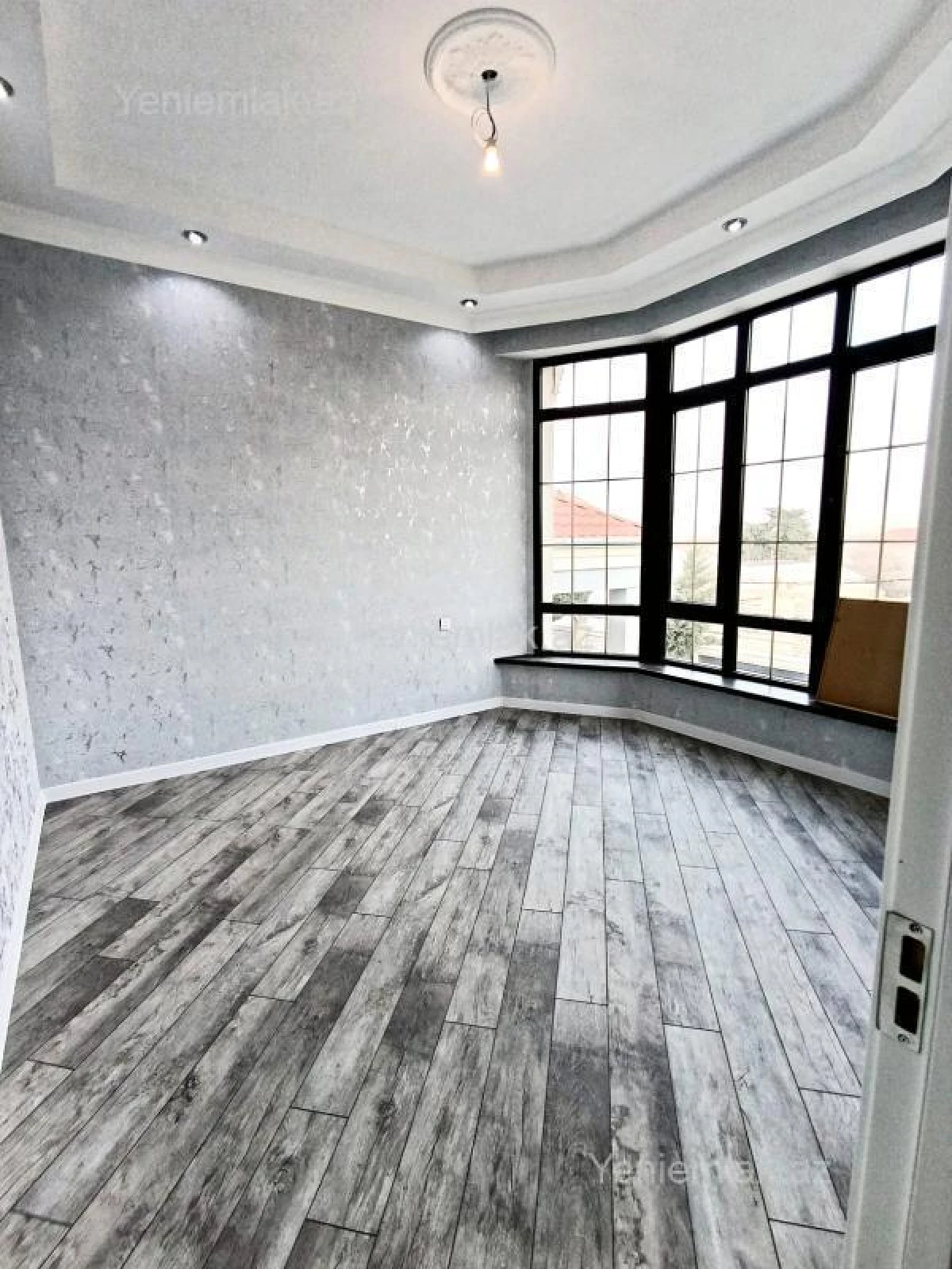 Satılır 6 otaqlı həyət evi 250 m²
