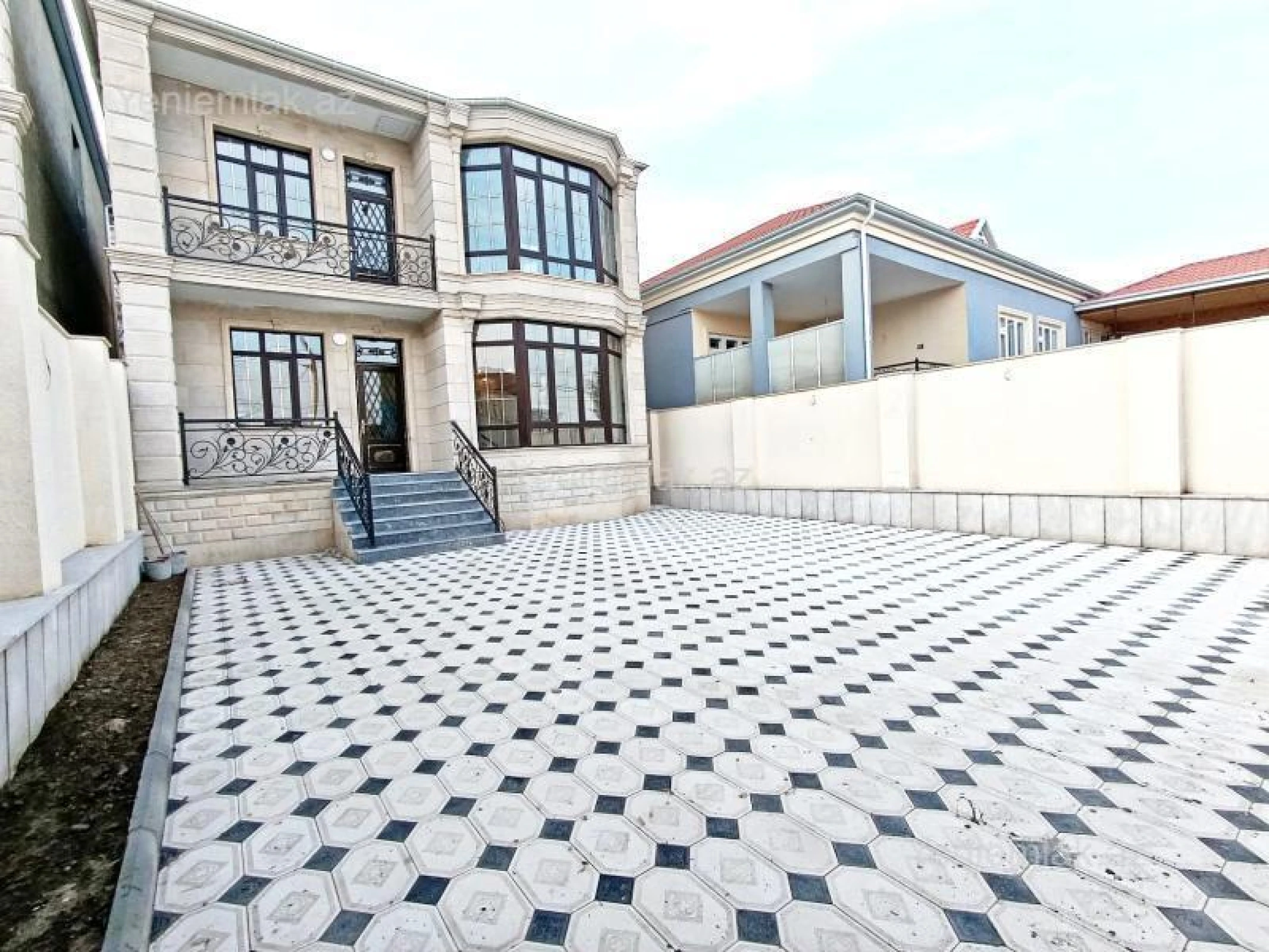 Satılır 6 otaqlı həyət evi 250 m²