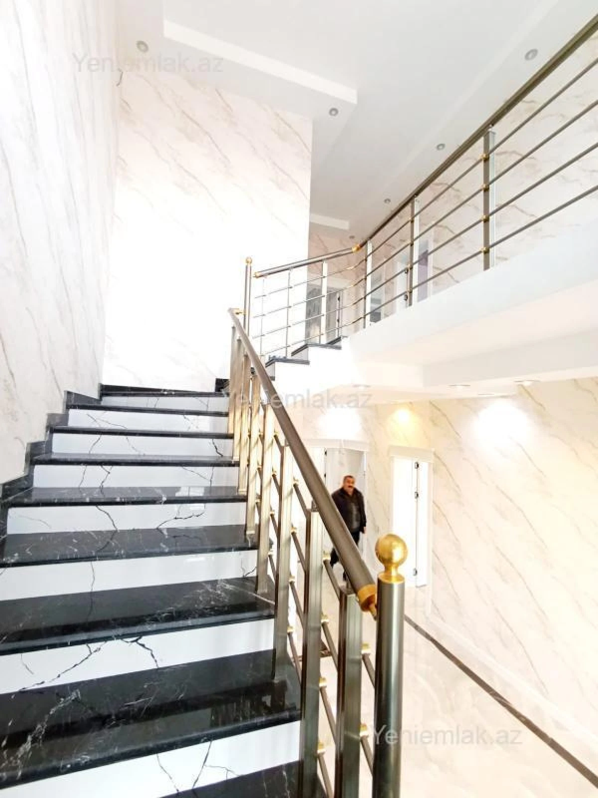 Satılır 6 otaqlı həyət evi 250 m²