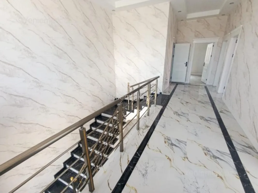 Satılır 6 otaqlı həyət evi 250 m²