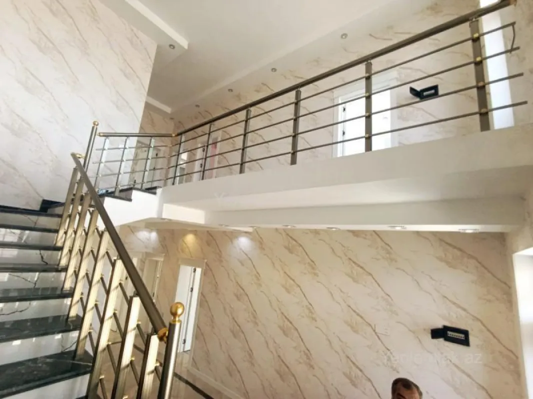 Satılır 6 otaqlı həyət evi 250 m²