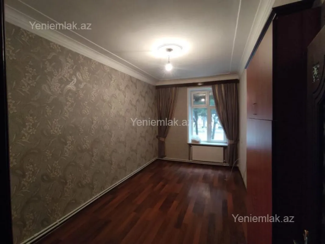 Satılır 2 otaqlı köhnə tikili 55 m²