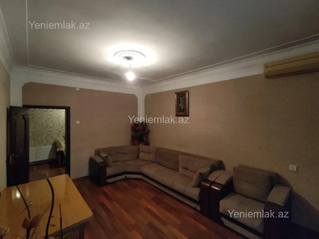 Satılır 2 otaqlı köhnə tikili 55 m²