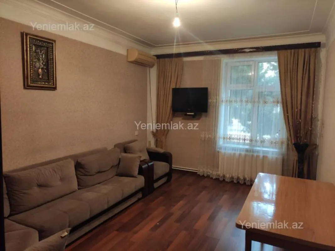 Satılır 2 otaqlı köhnə tikili 55 m²