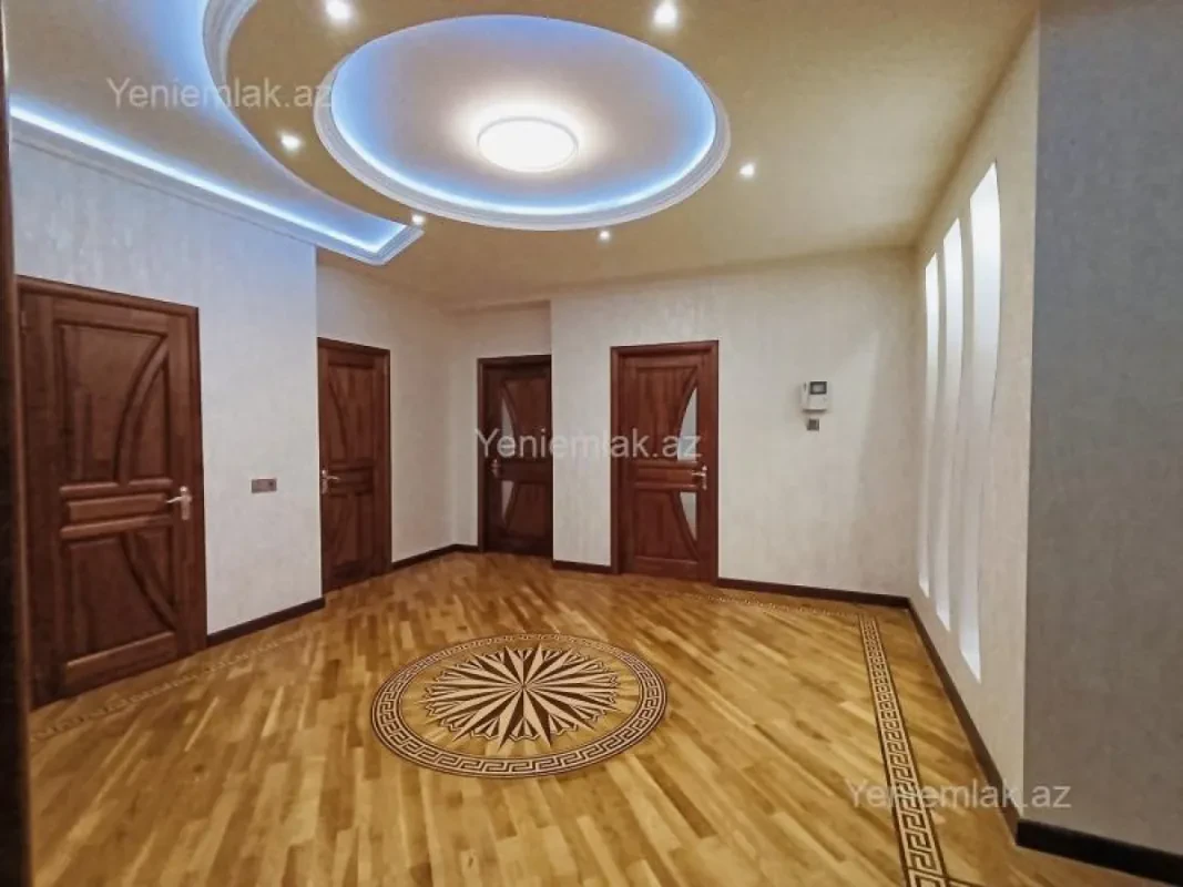 Satılır 3 otaqlı yeni tikili 130 m²