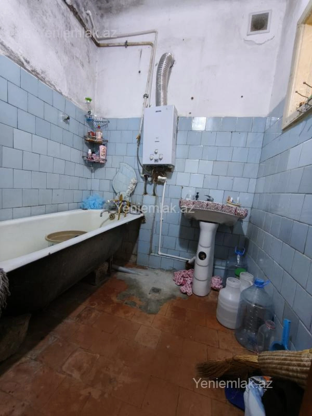 Satılır 2 otaqlı köhnə tikili 55 m²