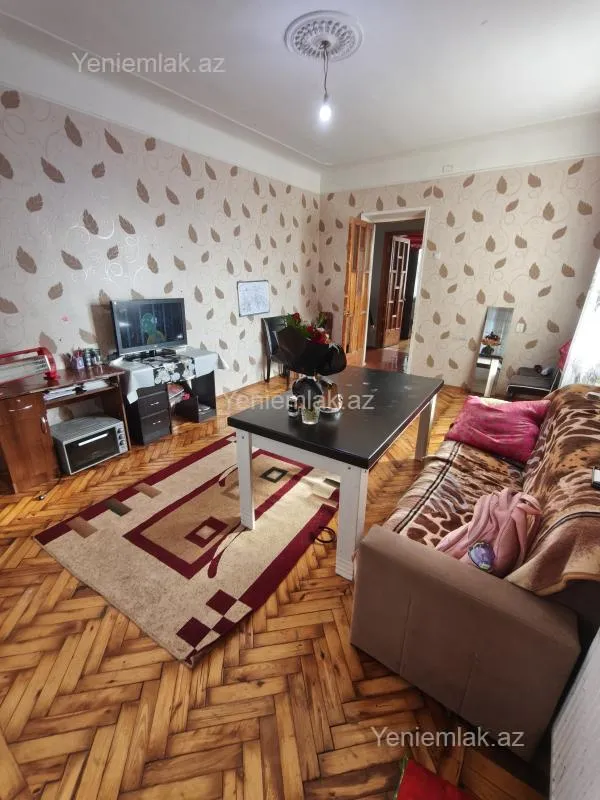 Satılır 2 otaqlı köhnə tikili 55 m²