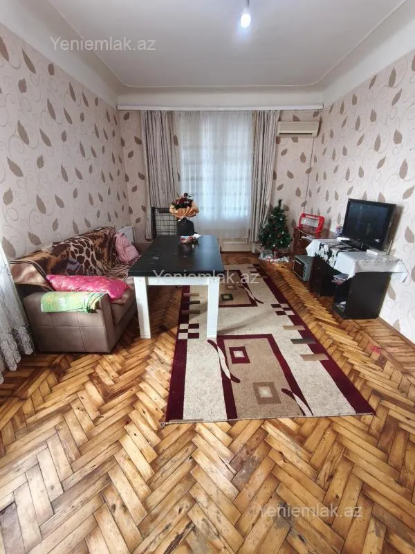 Satılır 2 otaqlı köhnə tikili 55 m²