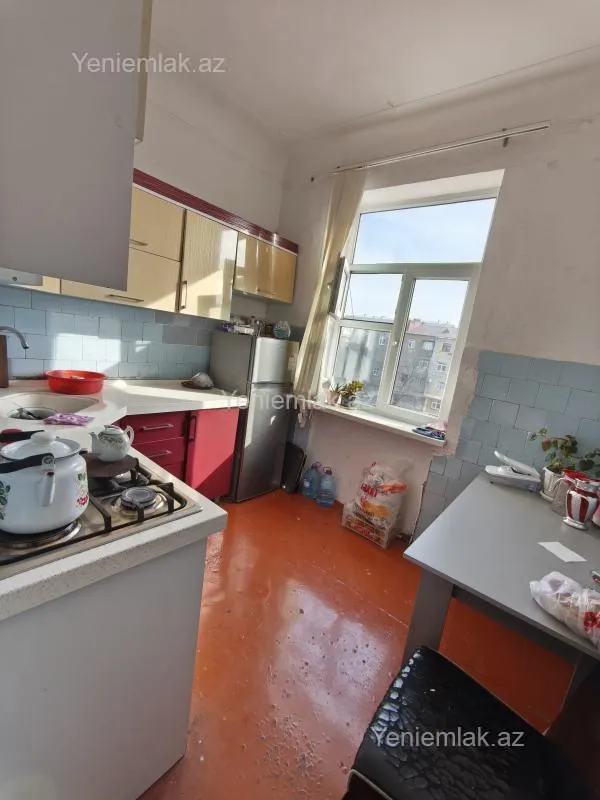 Satılır 2 otaqlı köhnə tikili 55 m²