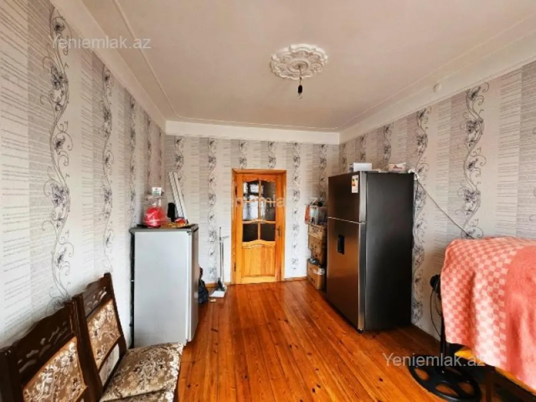 Satılır 4 otaqlı köhnə tikili 110 m²