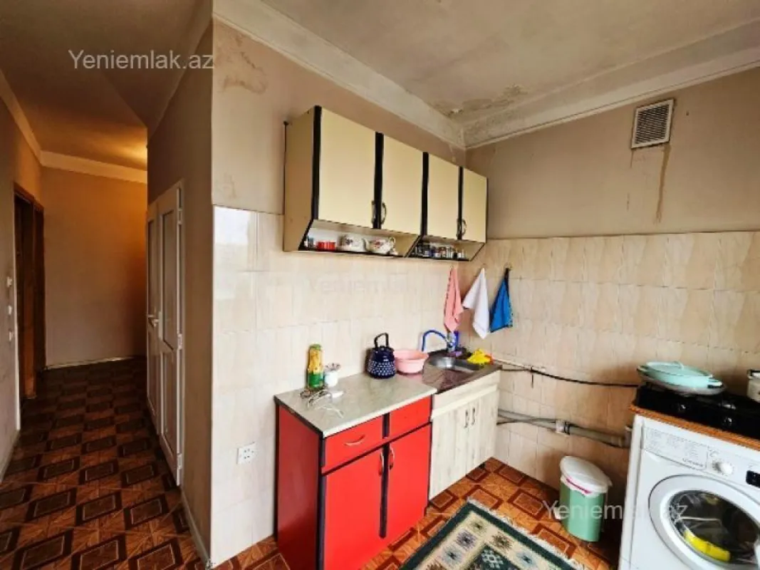 Satılır 4 otaqlı köhnə tikili 110 m²