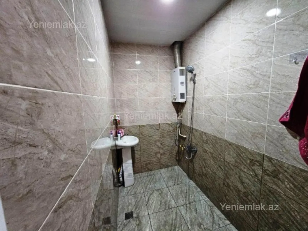 Satılır 4 otaqlı köhnə tikili 110 m²