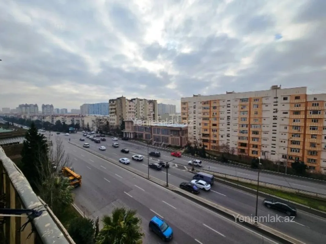 Satılır 4 otaqlı köhnə tikili 110 m²