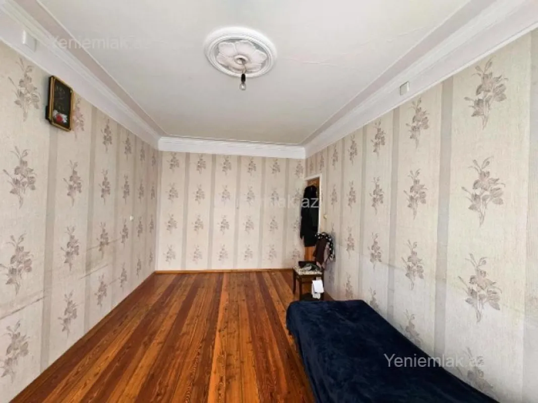 Satılır 4 otaqlı köhnə tikili 110 m²