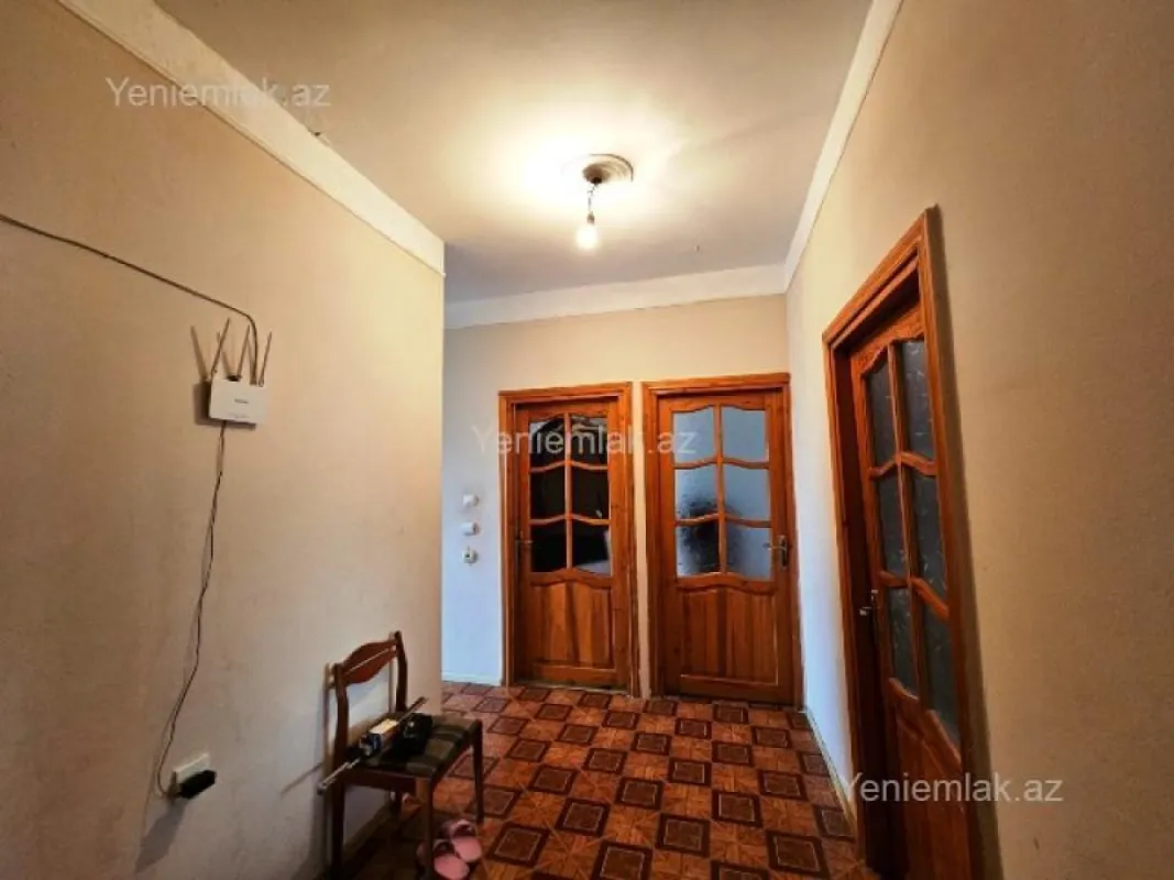 Satılır 4 otaqlı köhnə tikili 110 m²