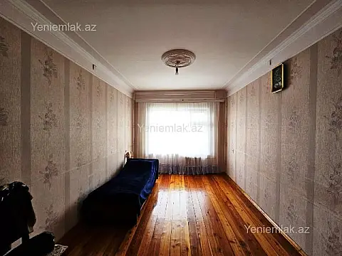 Satılır 4 otaqlı köhnə tikili 110 m²