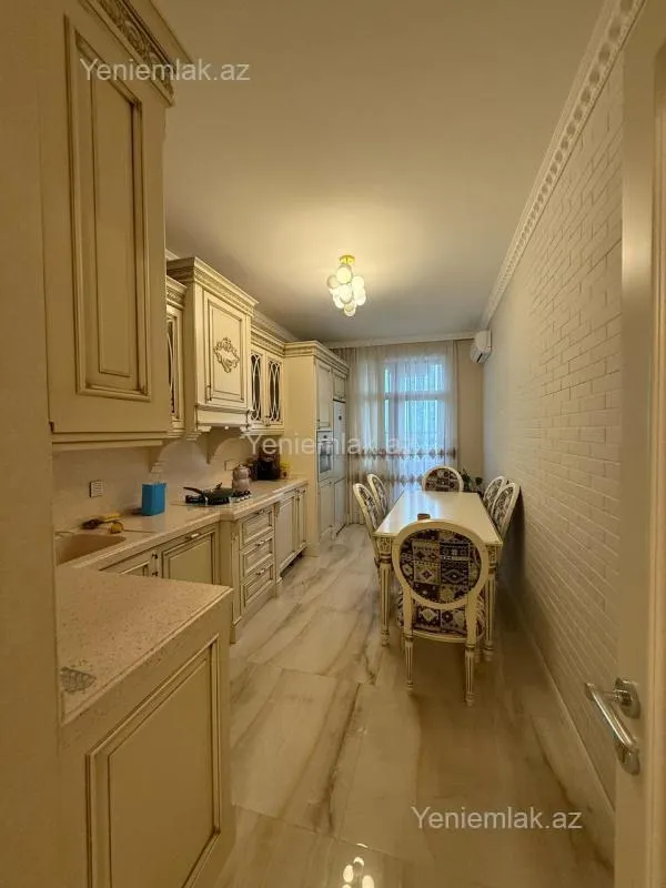 Satılır 3 otaqlı yeni tikili 125 m²