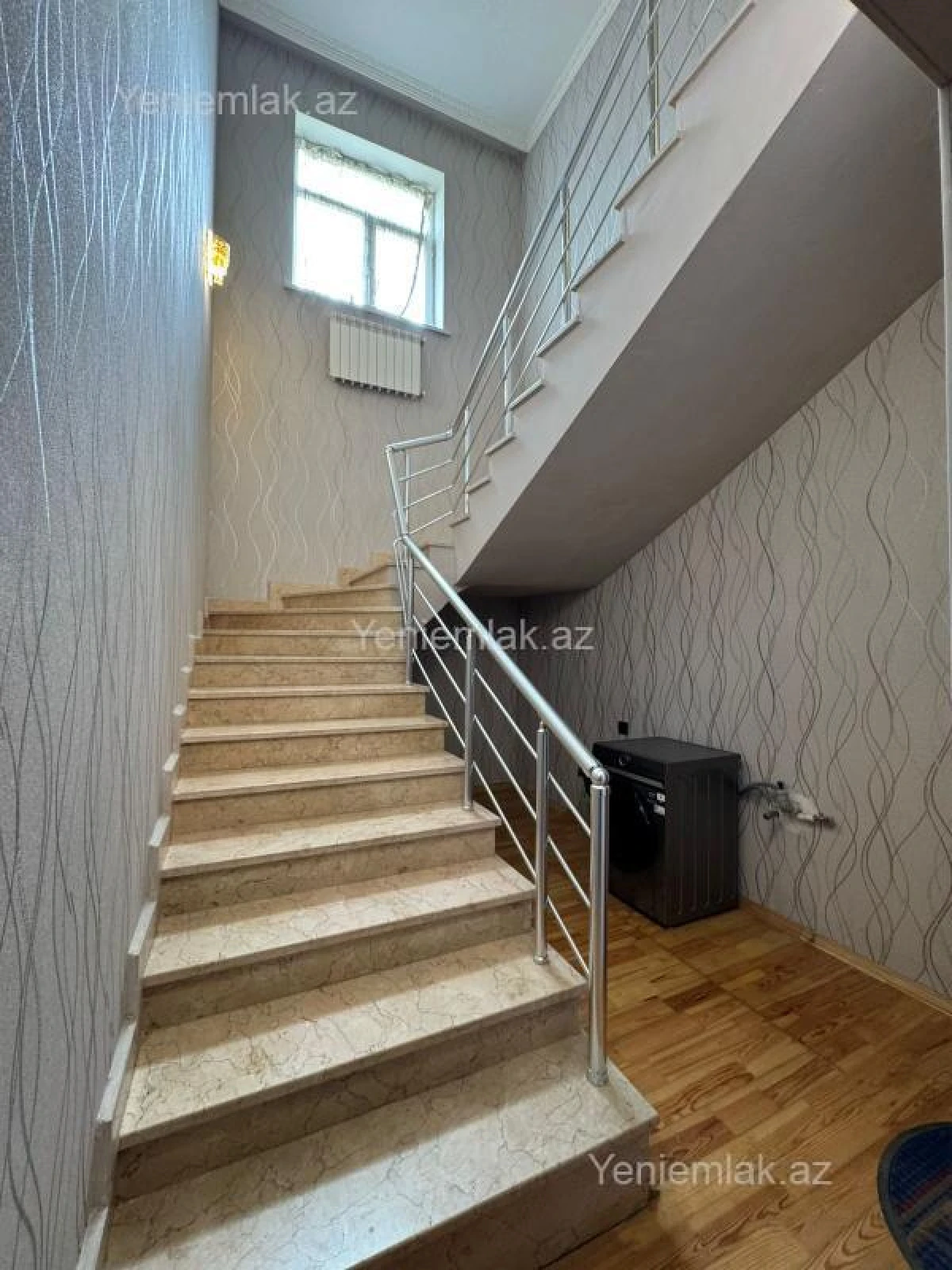 Satılır 6 otaqlı həyət evi 220 m²