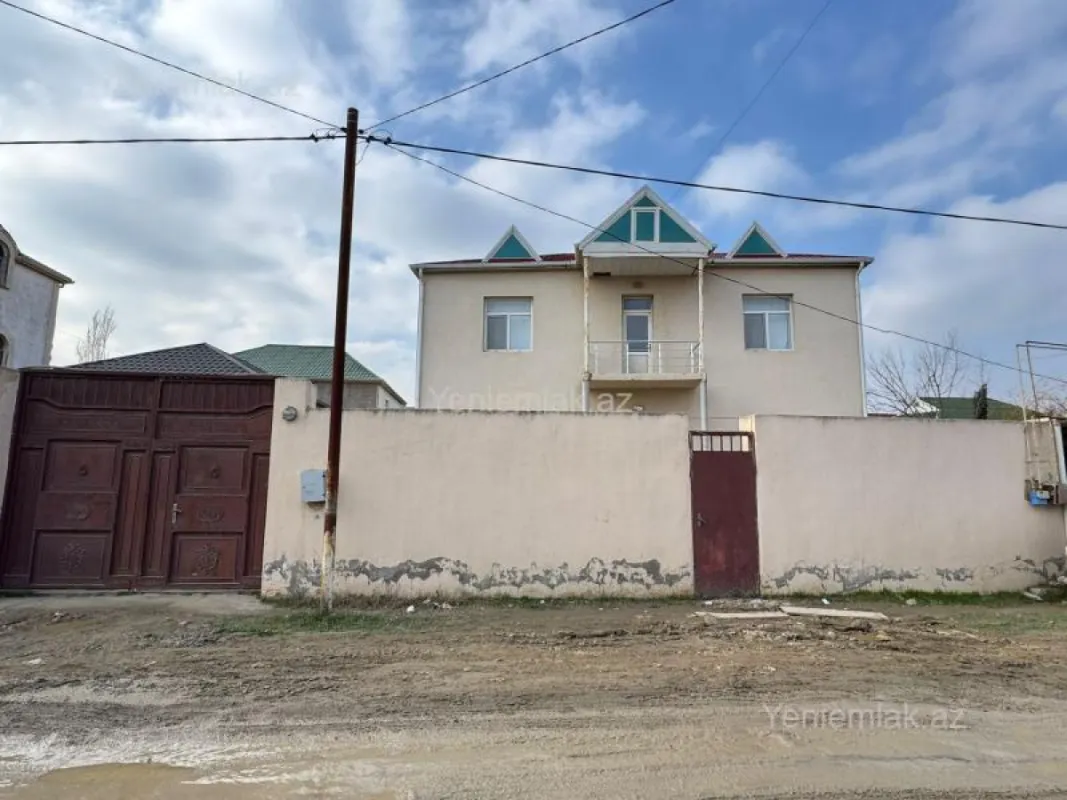 Satılır 6 otaqlı həyət evi 220 m²