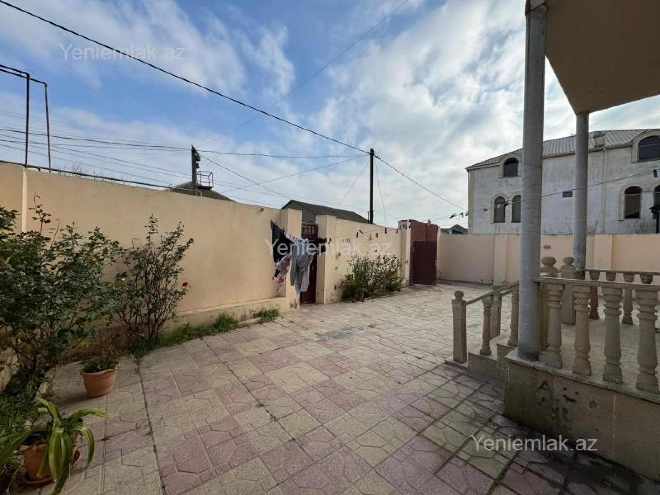 Satılır 6 otaqlı həyət evi 220 m²