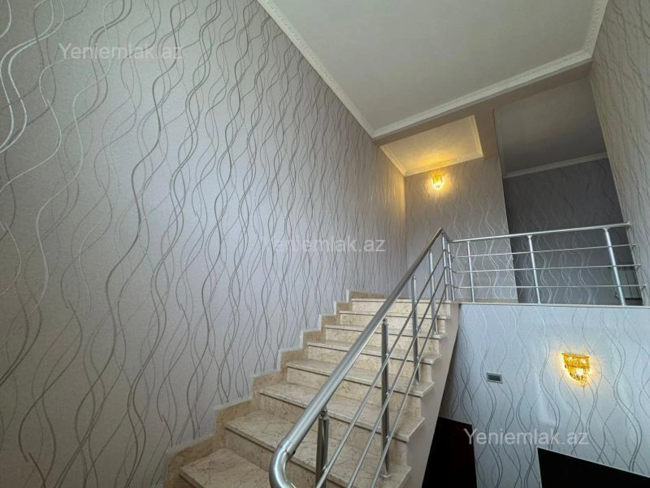 Satılır 6 otaqlı həyət evi 220 m²