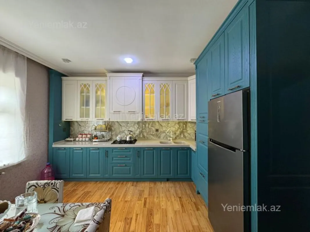 Satılır 6 otaqlı həyət evi 220 m²