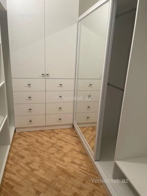 Satılır 4 otaqlı köhnə tikili 168 m²