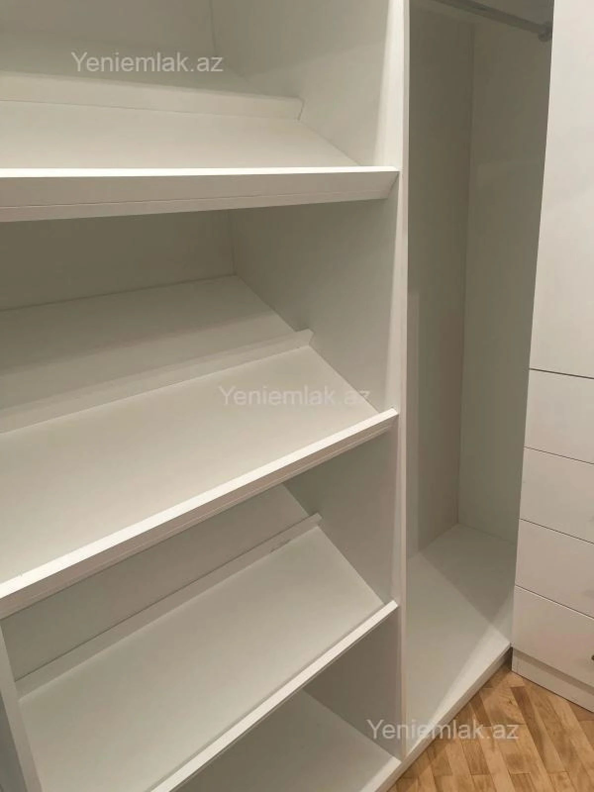 Satılır 4 otaqlı köhnə tikili 168 m²
