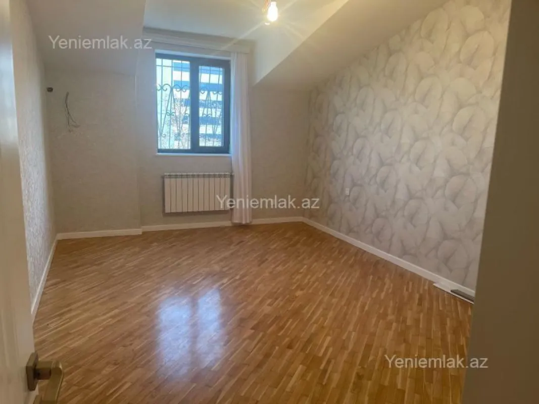Satılır 4 otaqlı köhnə tikili 168 m²