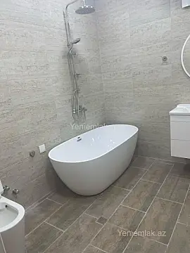 Satılır 4 otaqlı köhnə tikili 168 m²