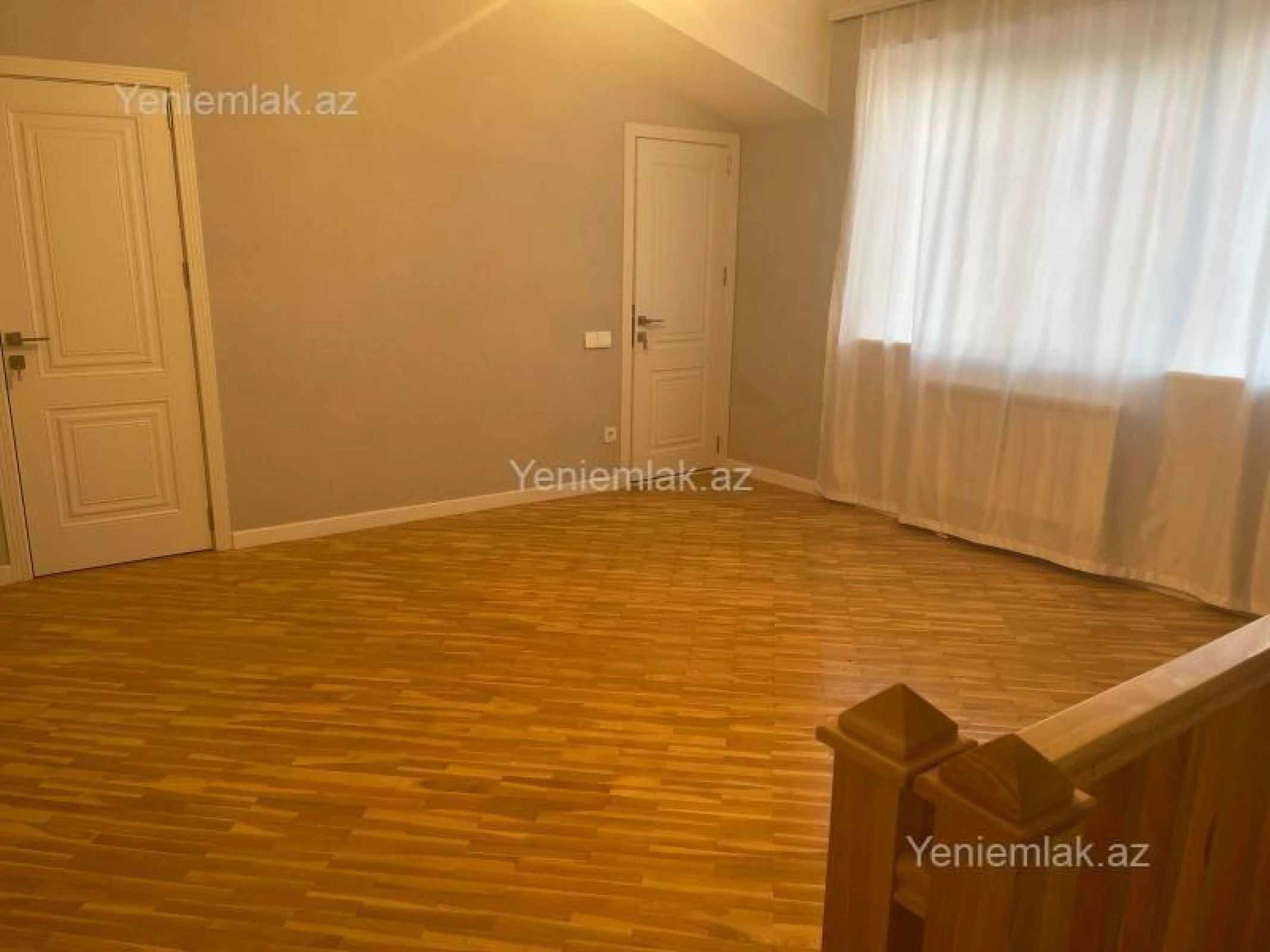 Satılır 4 otaqlı köhnə tikili 168 m²