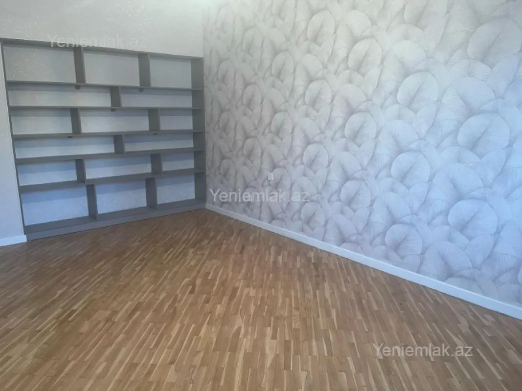 Satılır 4 otaqlı köhnə tikili 168 m²