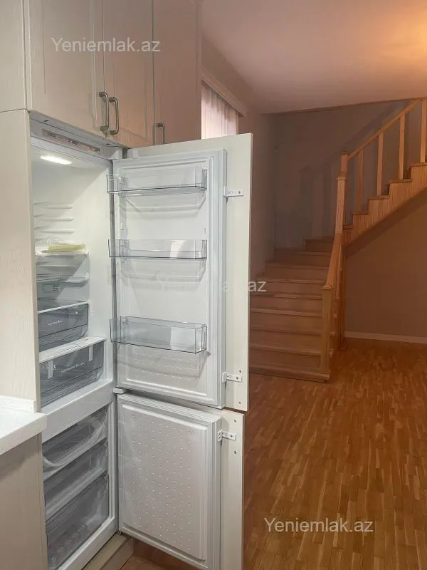 Satılır 4 otaqlı köhnə tikili 168 m²