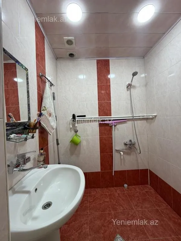 Satılır 2 otaqlı köhnə tikili 65 m²