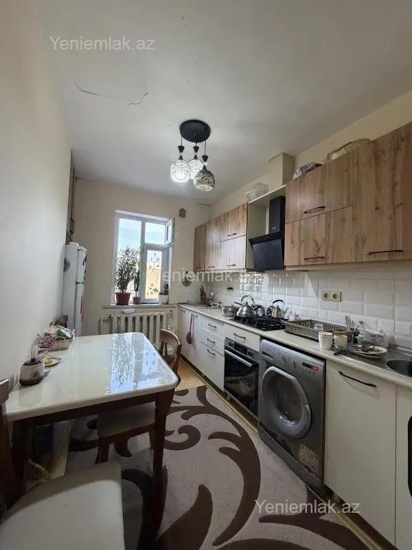 Satılır 2 otaqlı köhnə tikili 65 m²