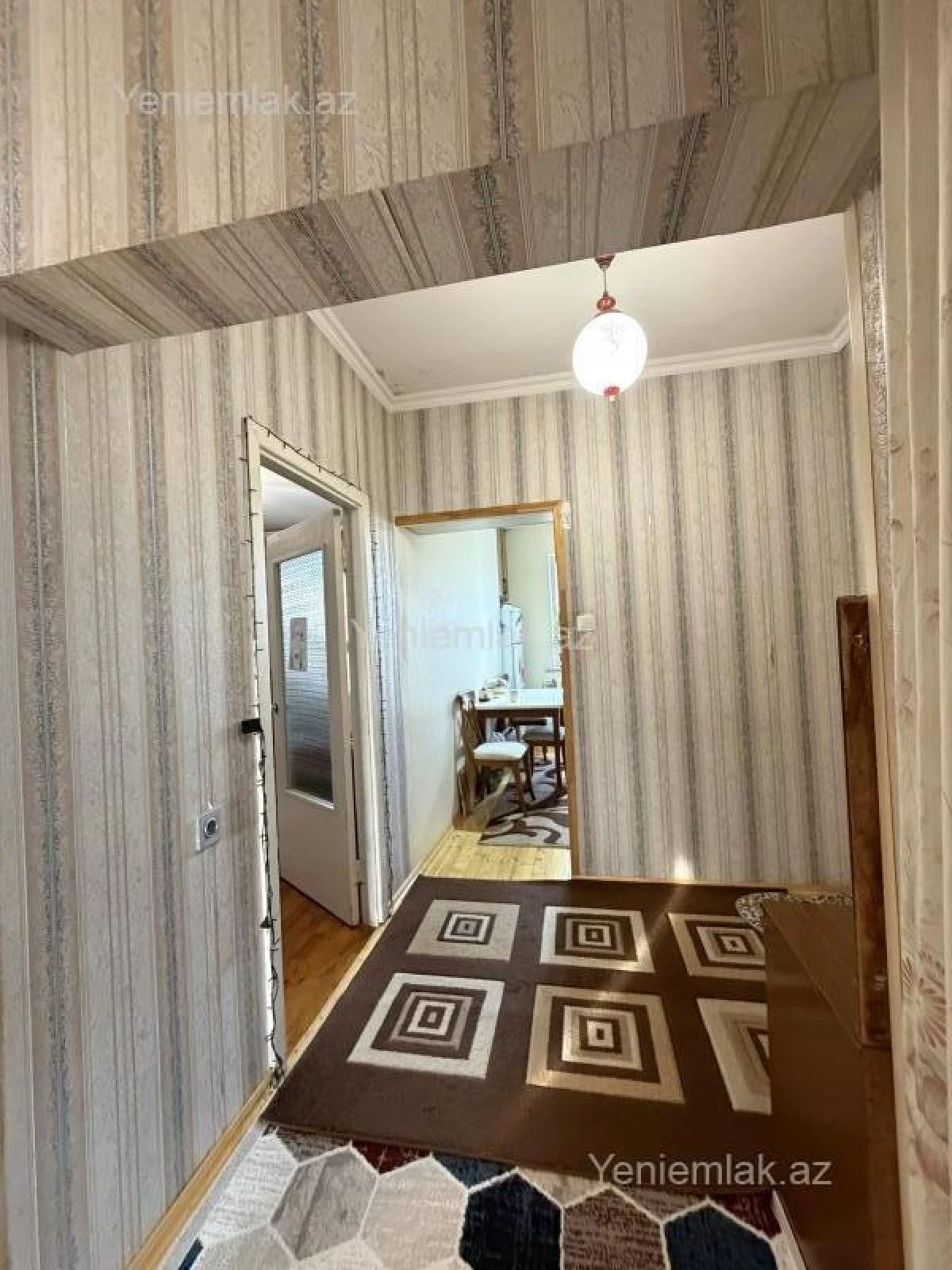 Satılır 2 otaqlı köhnə tikili 65 m²