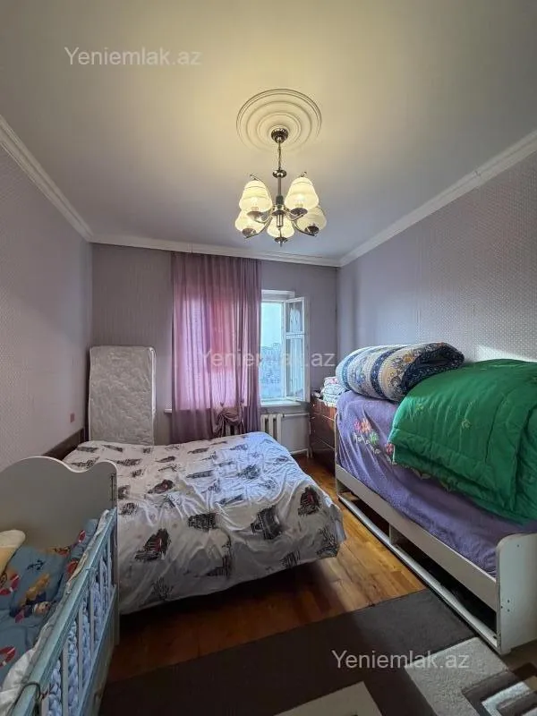 Satılır 2 otaqlı köhnə tikili 65 m²