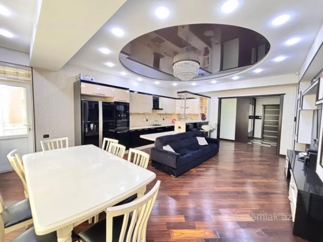 Satılır 4 otaqlı yeni tikili 140 m²