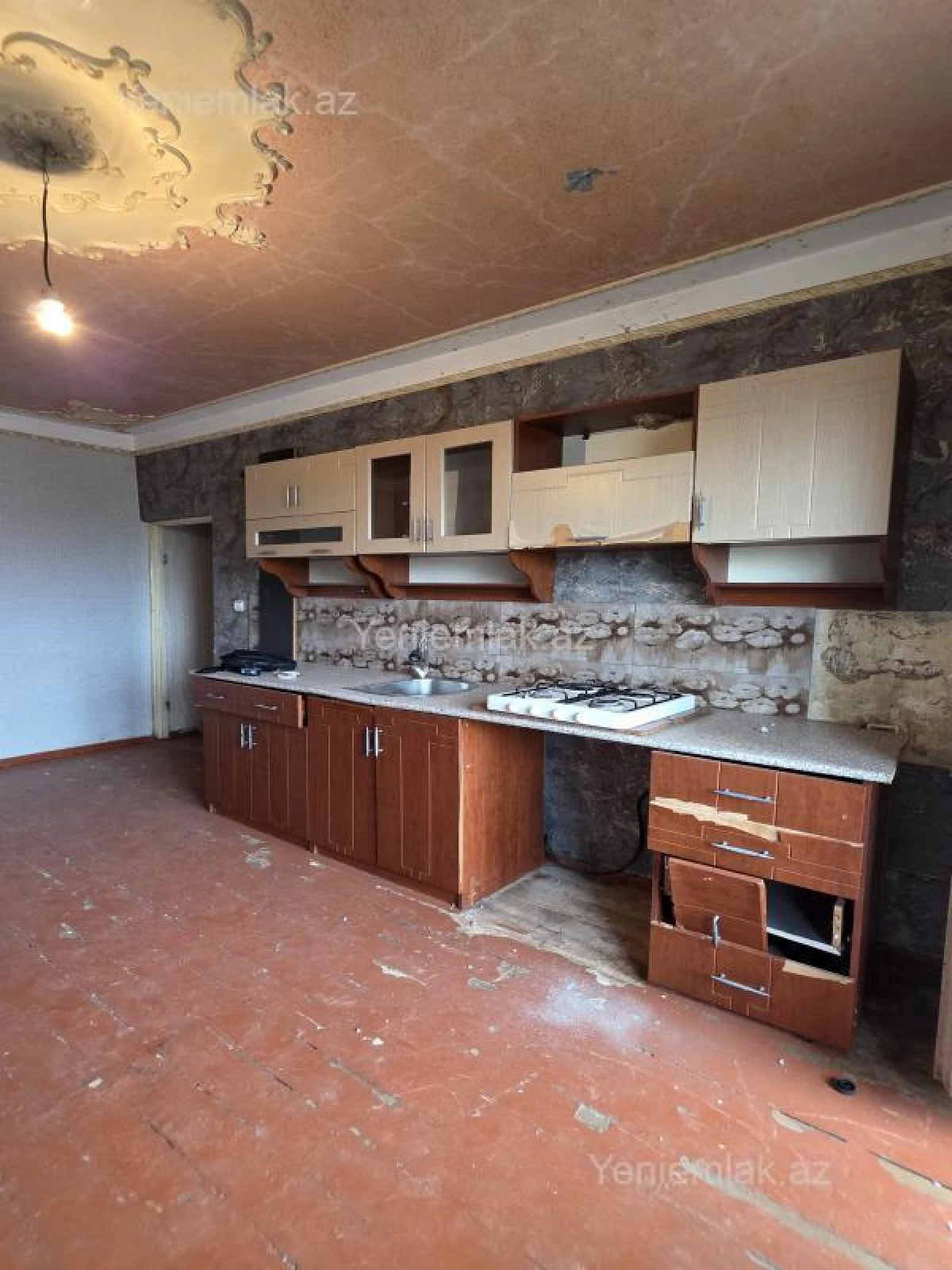 Satılır 1 otaqlı köhnə tikili 45 m²