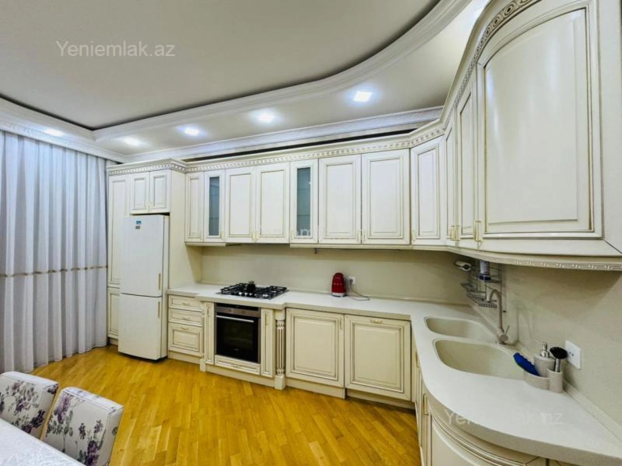 Satılır 3 otaqlı yeni tikili 145 m²