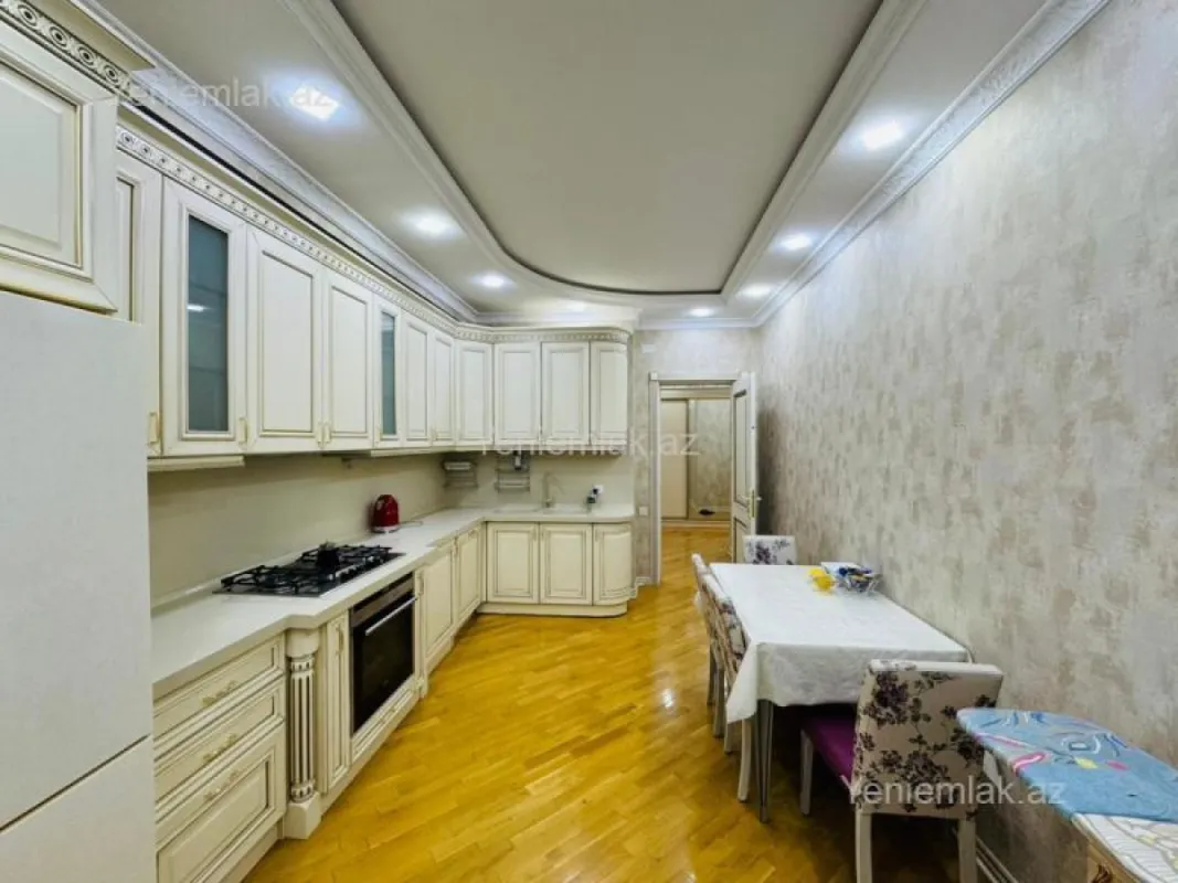 Satılır 3 otaqlı yeni tikili 145 m²